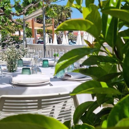 Hotel Restaurant Juanito Platja Sant Carles De La Rapita Luaran gambar