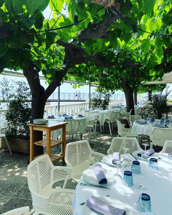 Hotel Restaurant Juanito Platja Sant Carles De La Rapita Luaran gambar