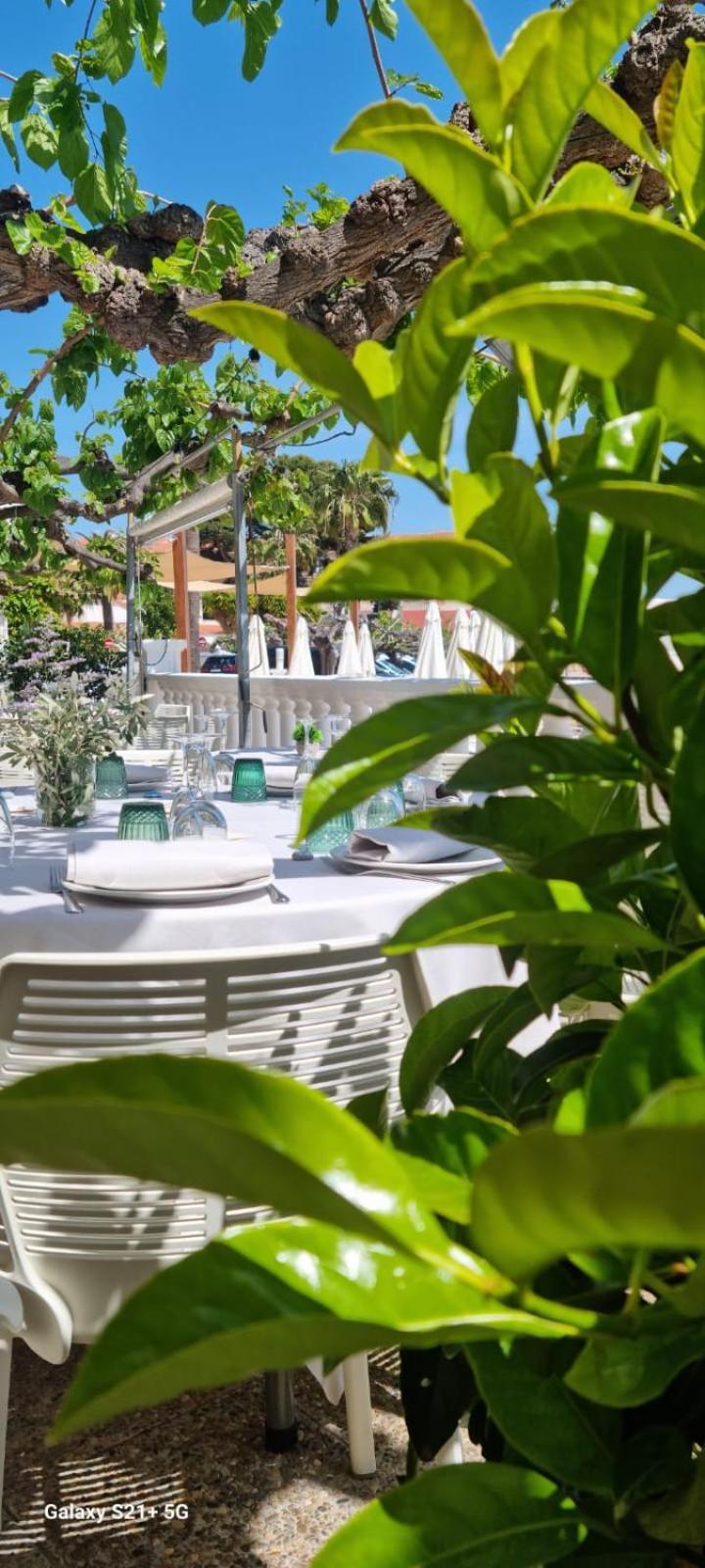 Hotel Restaurant Juanito Platja Sant Carles De La Rapita Luaran gambar