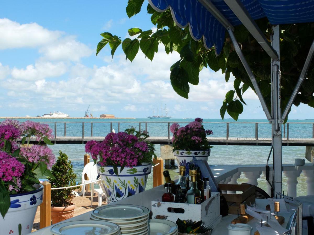Hotel Restaurant Juanito Platja Sant Carles De La Rapita Luaran gambar