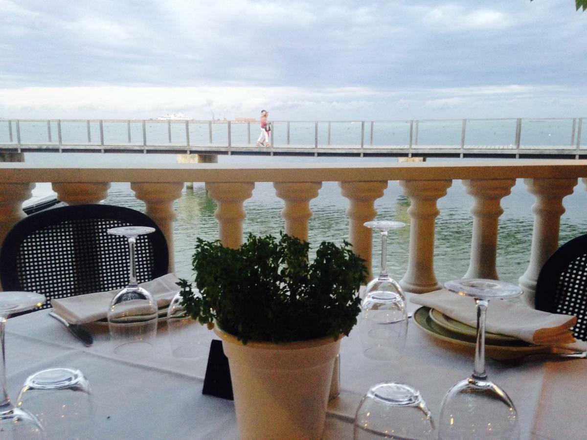 Hotel Restaurant Juanito Platja Sant Carles De La Rapita Luaran gambar